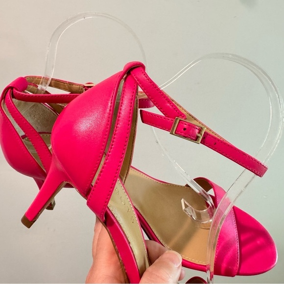 Talbots Rosalie Hot Pink Leather Ankle Strap Heeled Sandal Size 8.5M - Picture 3 of 8